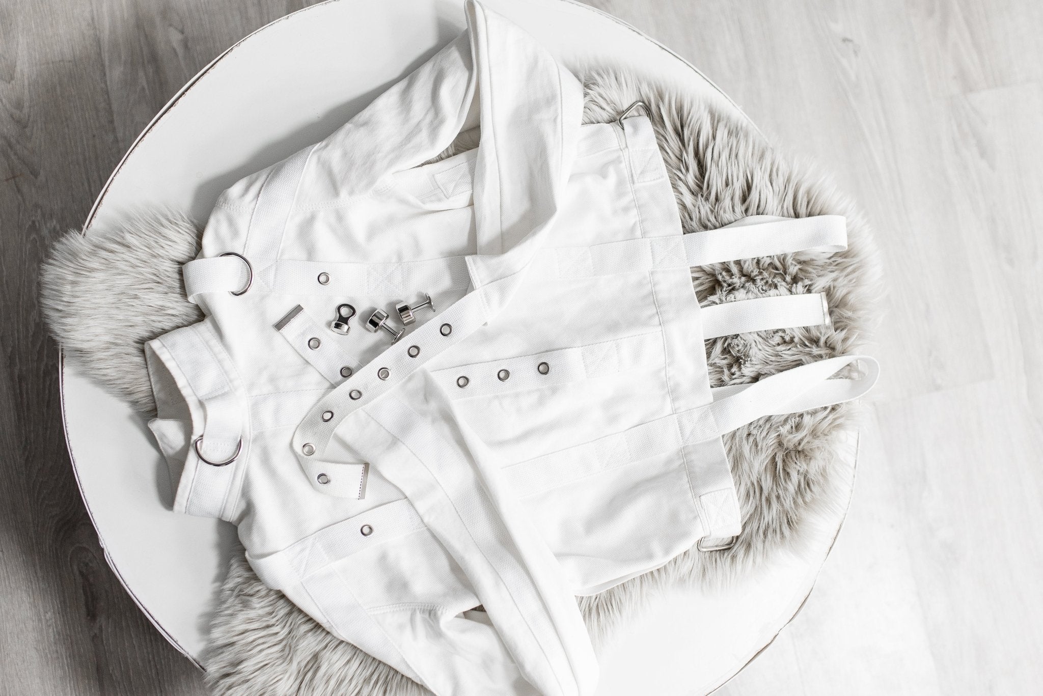 Cotton Straitjacket with Segufix Style Locks & Key. White - Elinlatex