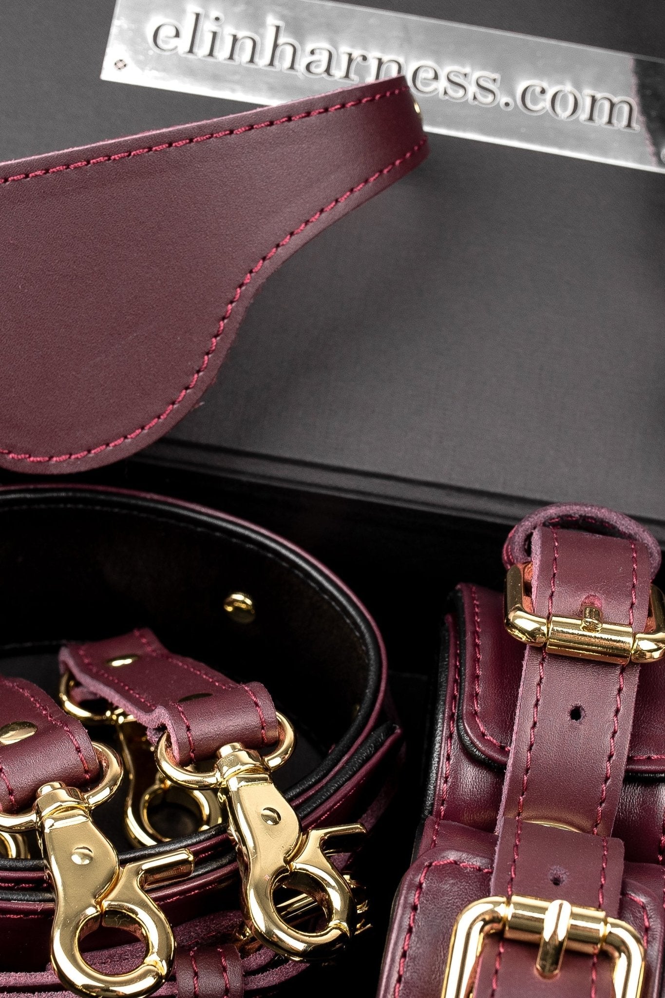 Luxury Submissive Box. 10 colors - Elinlatex