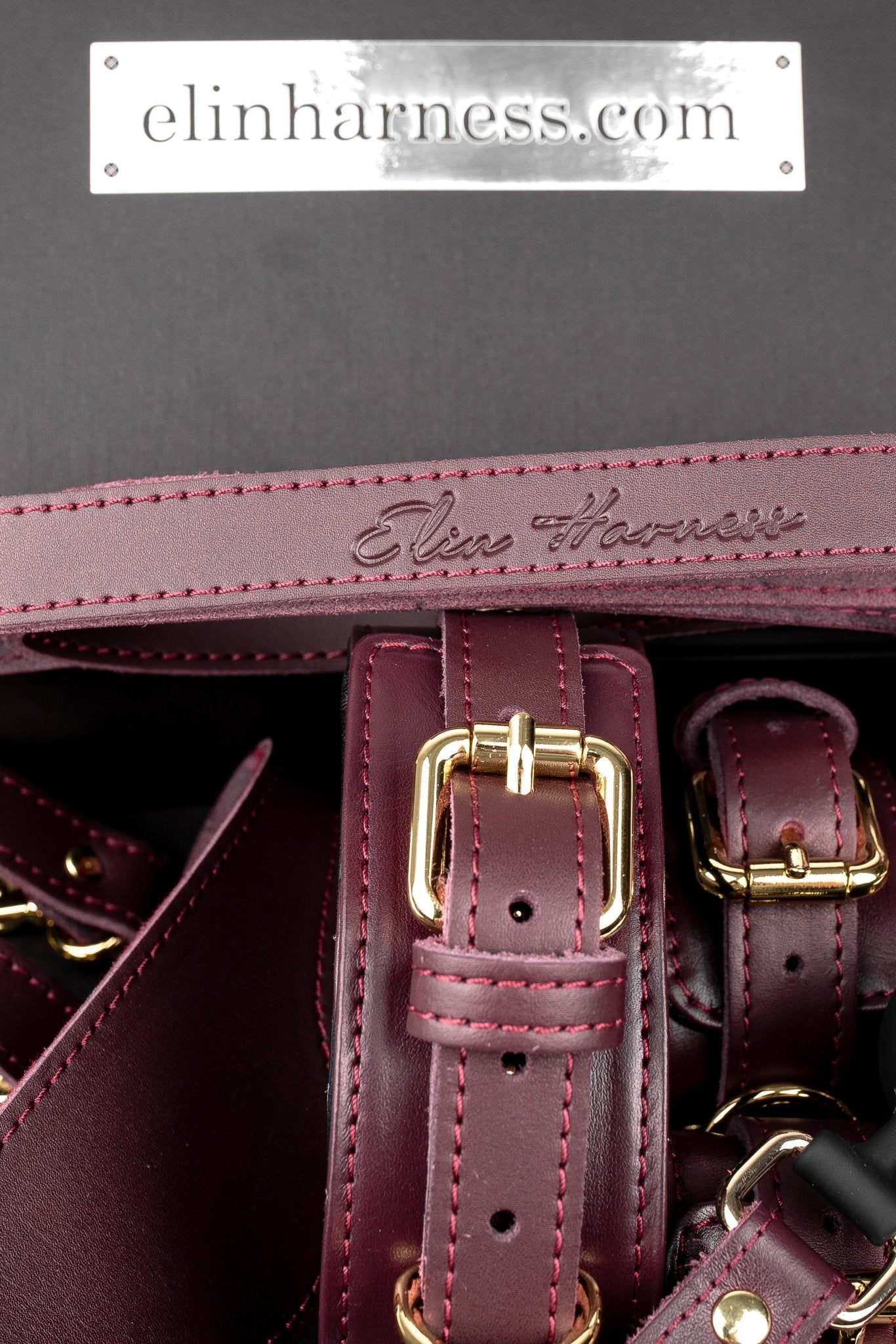 Luxury Submissive Box. 10 colors - Elinlatex