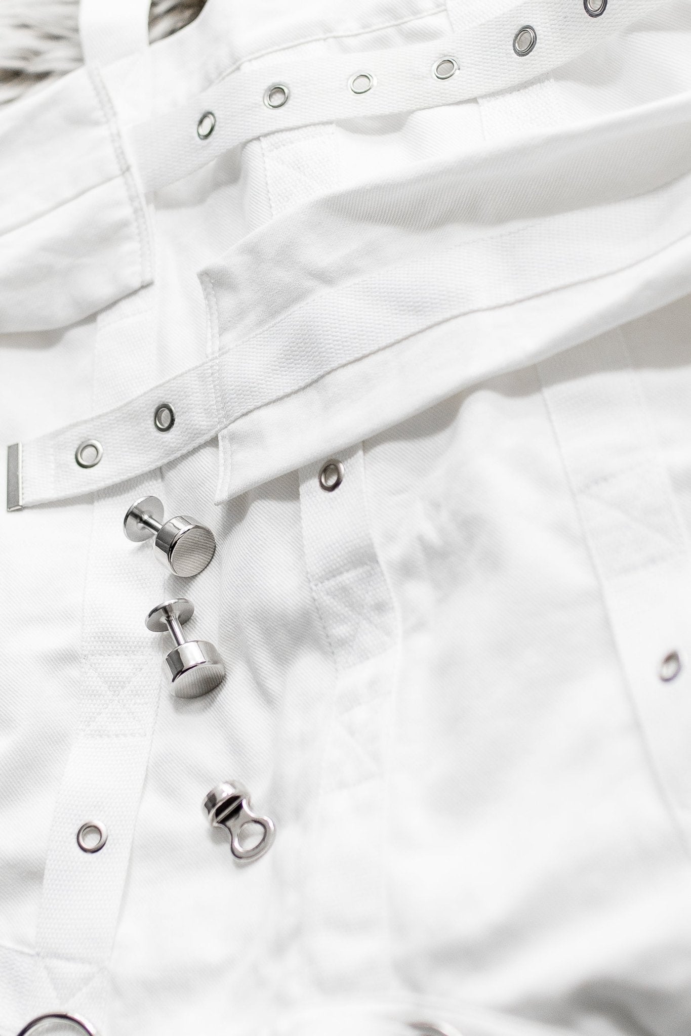 Cotton Straitjacket with Segufix Style Locks & Key. White - Elinlatex